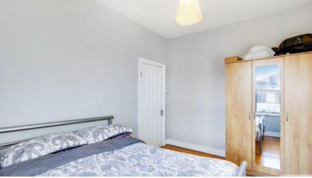 First Floor 1 Bed With Lounge And Kitchen London