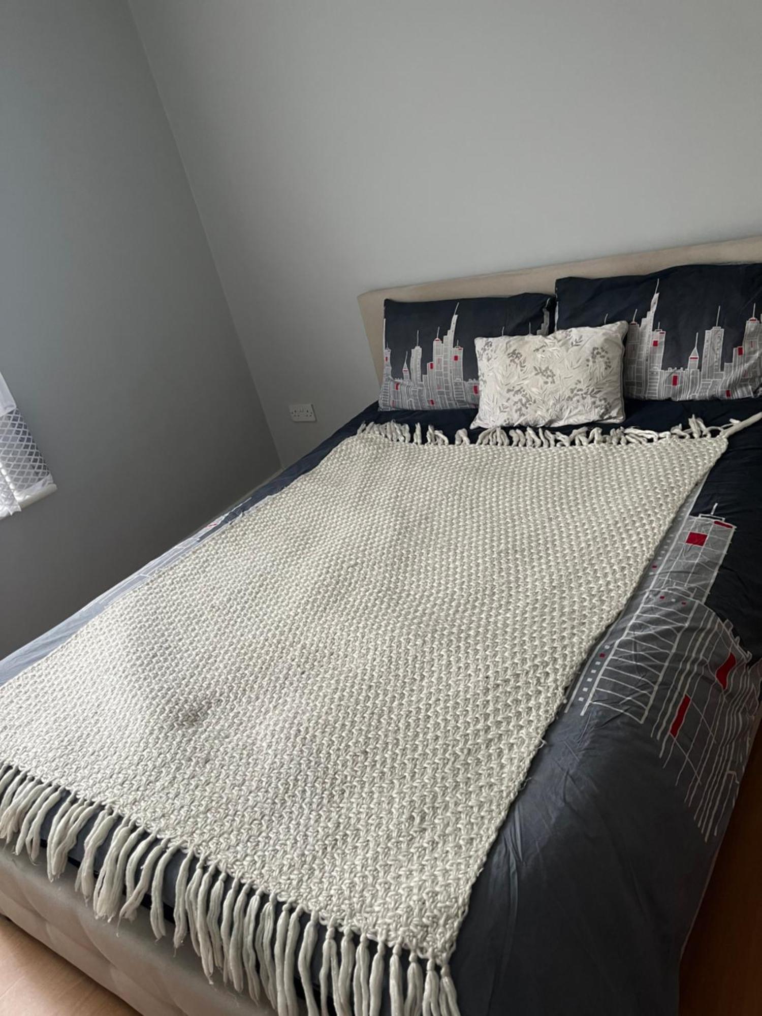 First Floor 1 Bed With Lounge And Kitchen Apartment *