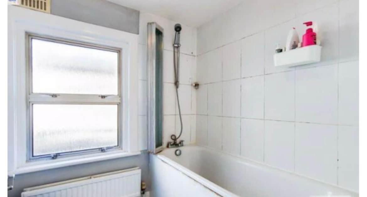 First Floor 1 Bed With Lounge And Kitchen Apartment *