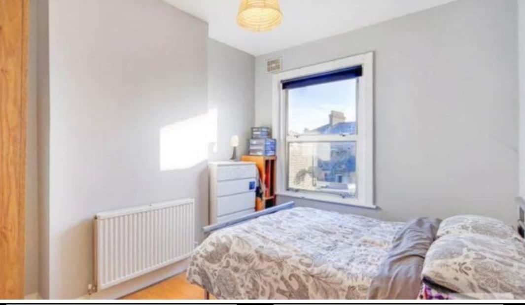 First Floor 1 Bed With Lounge And Kitchen *