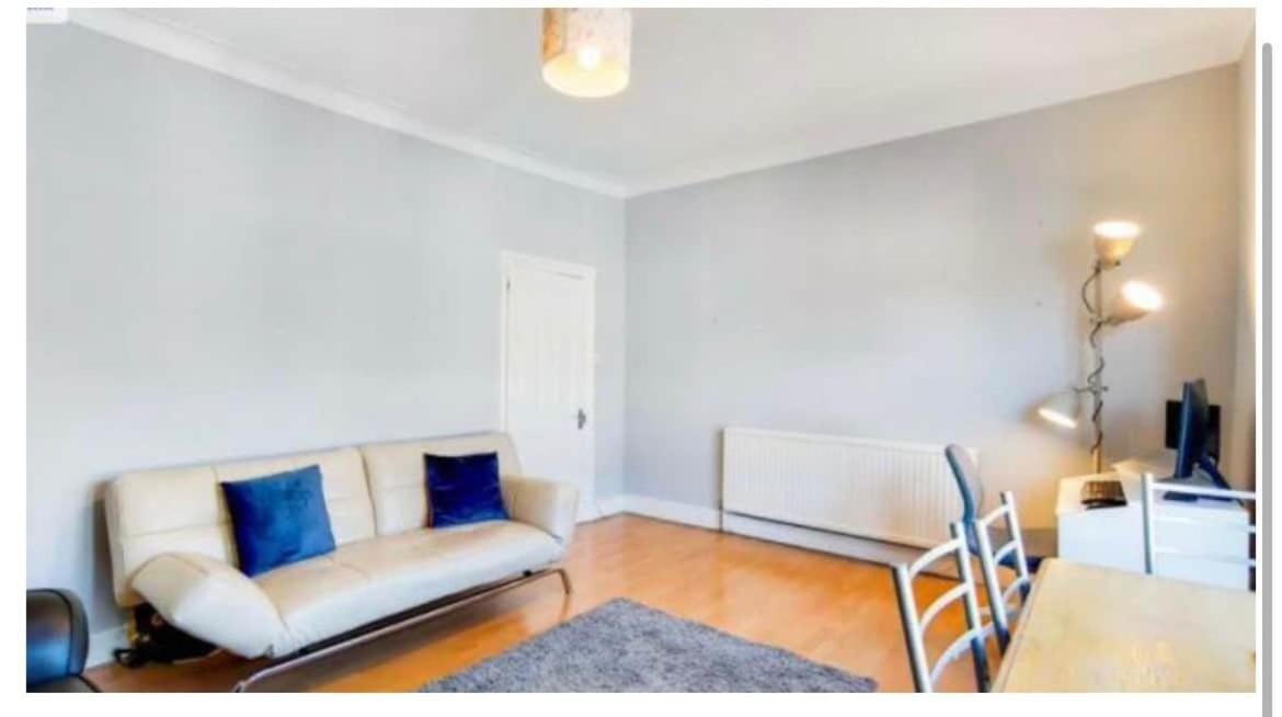 Apartment First Floor 1 Bed With Lounge And Kitchen *