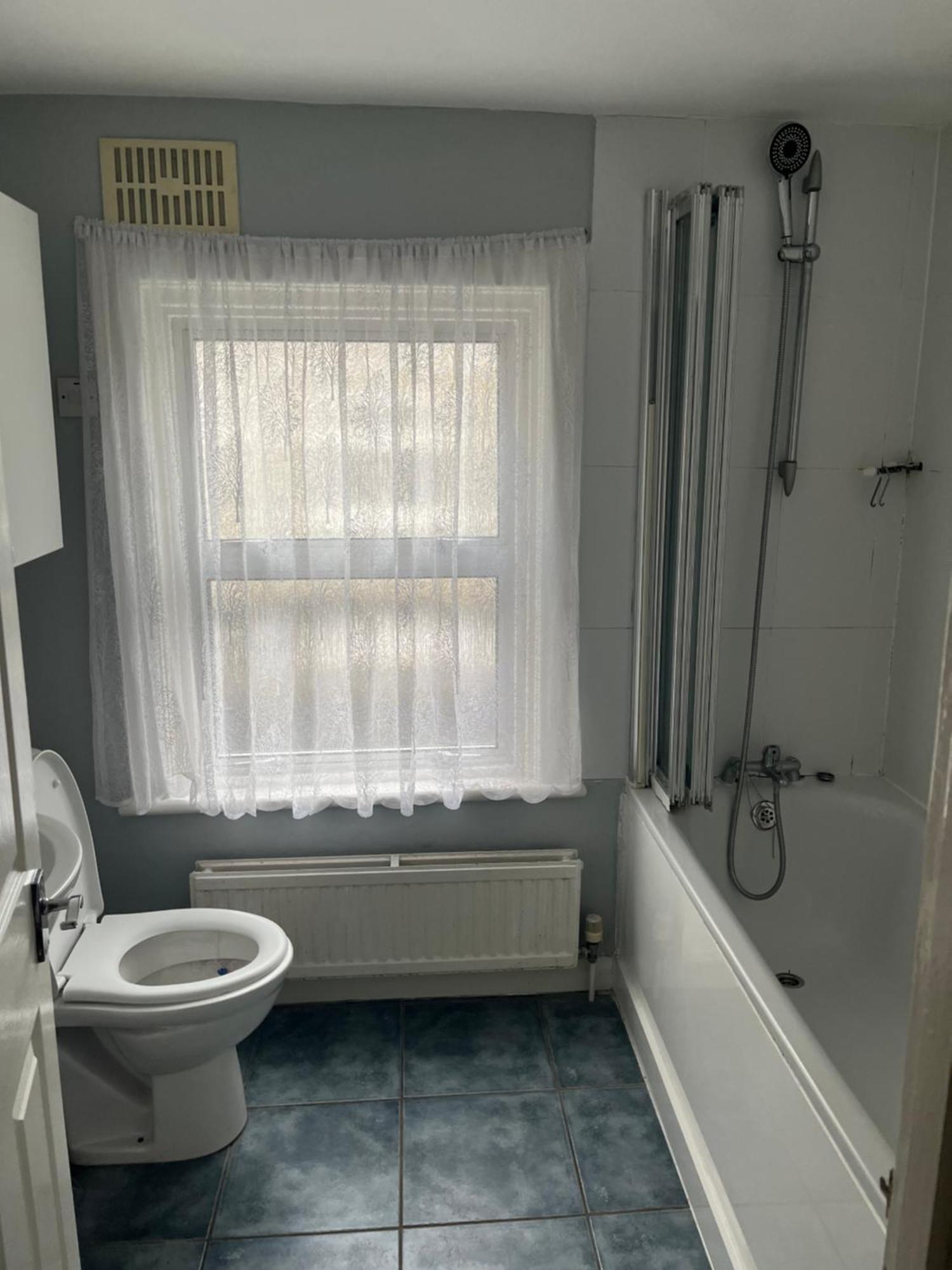 First Floor 1 Bed With Lounge And Kitchen Apartment