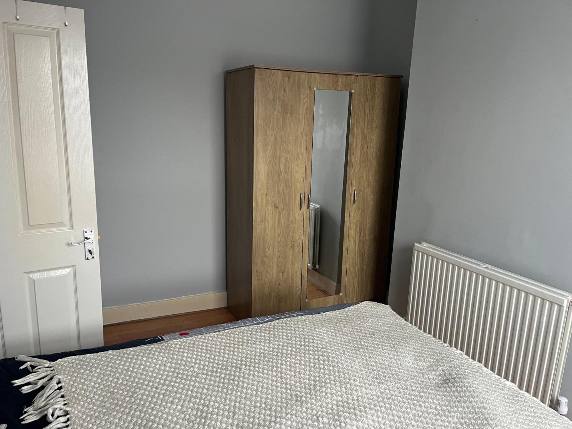 Apartment First Floor 1 Bed With Lounge And Kitchen *